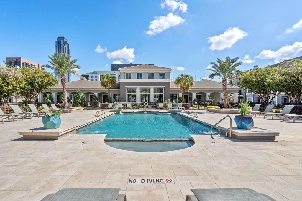 Gables Metropolitan Uptown apartments in Houston