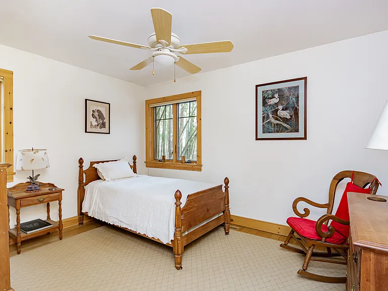 137 Norfolk Dr — Photo 15