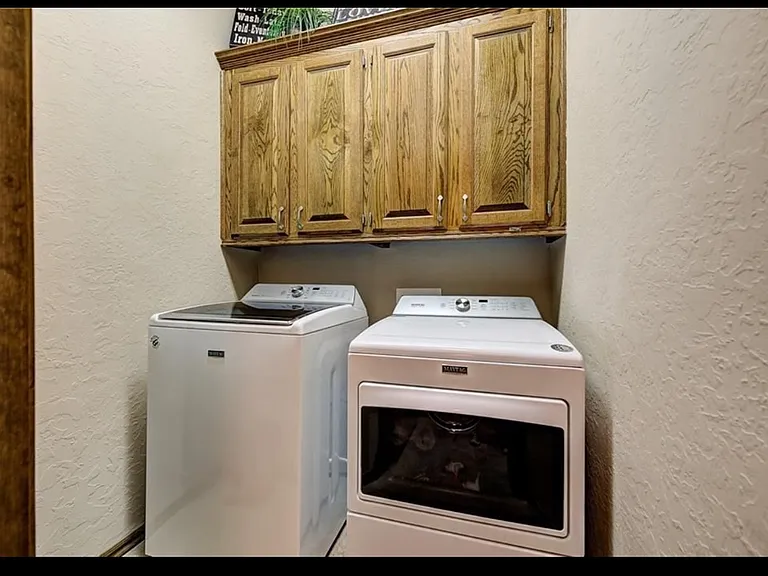 528 Madeline Ln — Photo 11