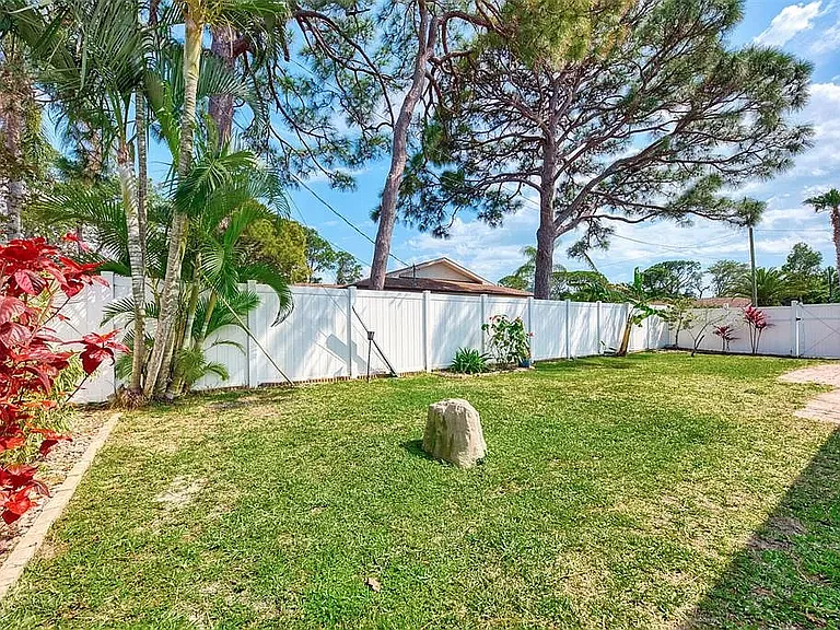 1329 Nantucket Rd — Photo 42