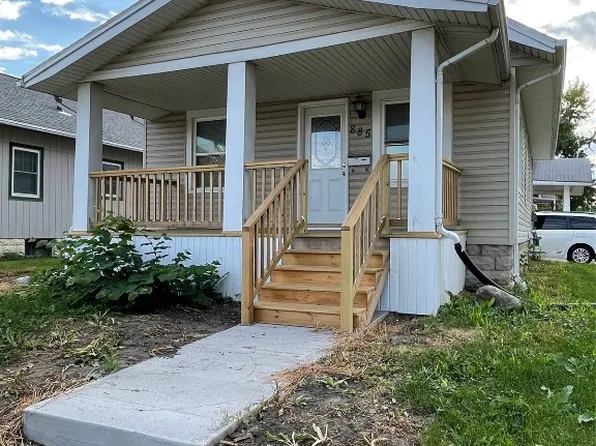 885 14th St NE, Cedar Rapids, IA 52402