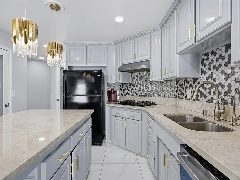 10721 Loughton Ave — Photo 27
