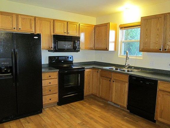 2nd image of 3390 Canyon Dr Unit D28