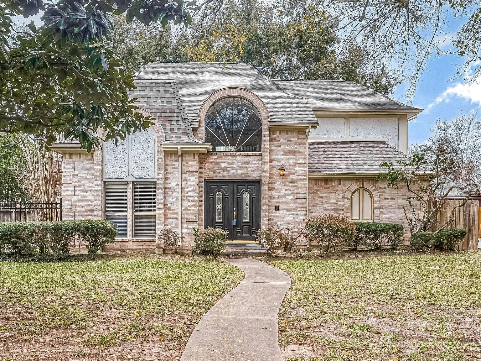 4 bed, 3.5 bath, 3115 sqft, $2,950 — Photo 2