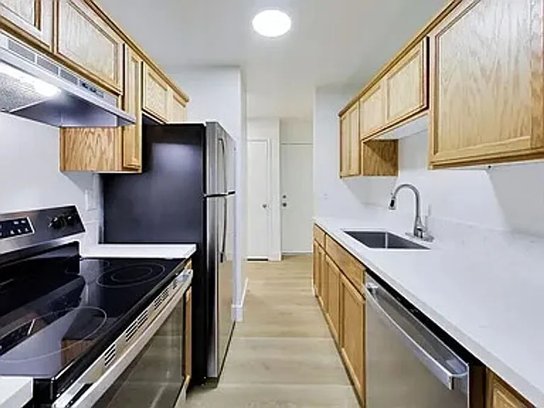 2727 Marina Boulevard — Photo 12