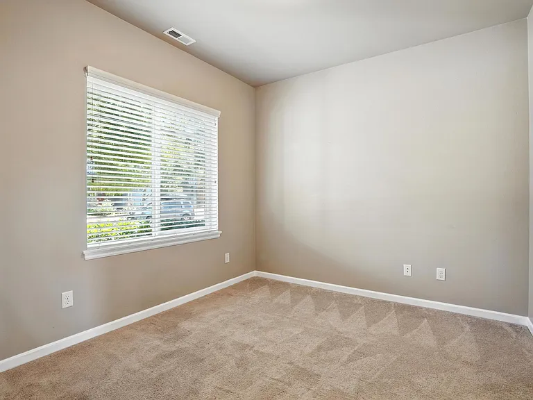 15710 NE 22nd Ave — Photo 16