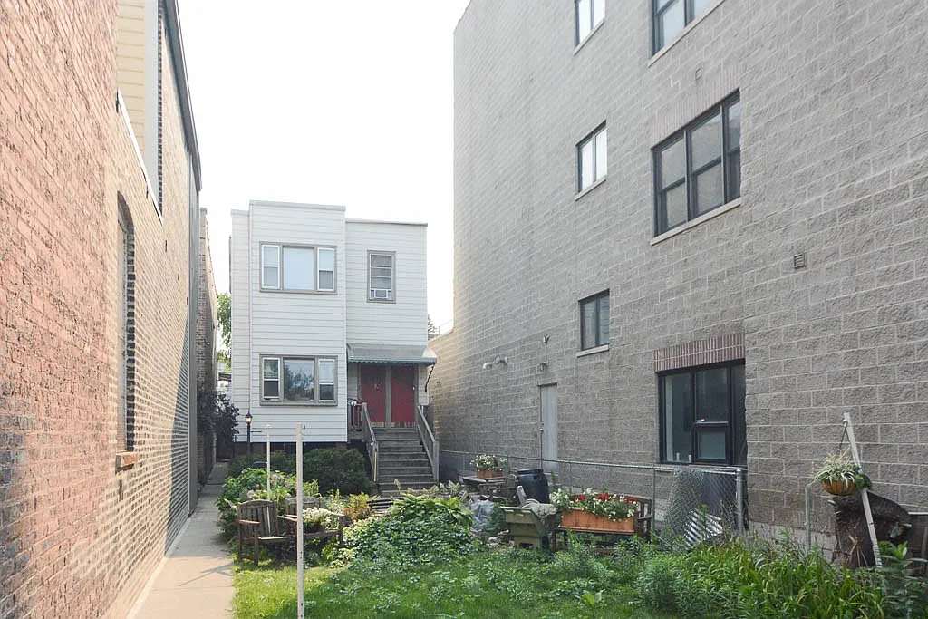 1 bed, 900 sqft, $2,100 — Photo 1