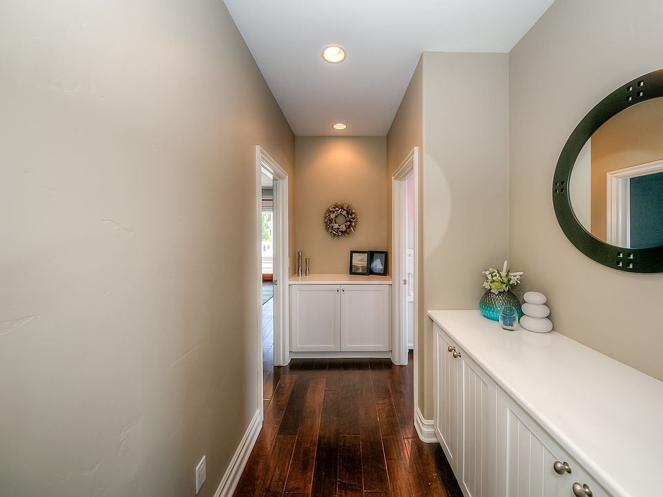 2nd image of 844 Avenue B