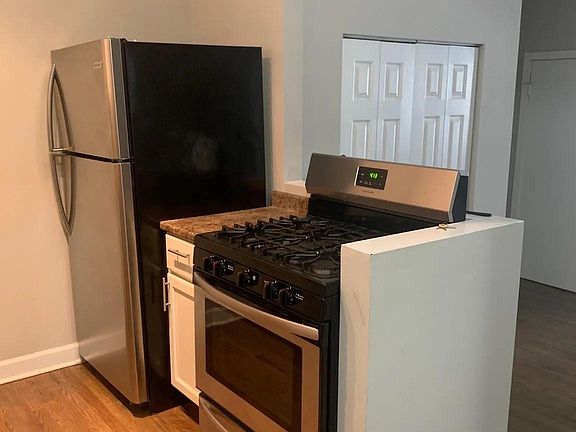 4th image of 846 N California Ave APT 1F