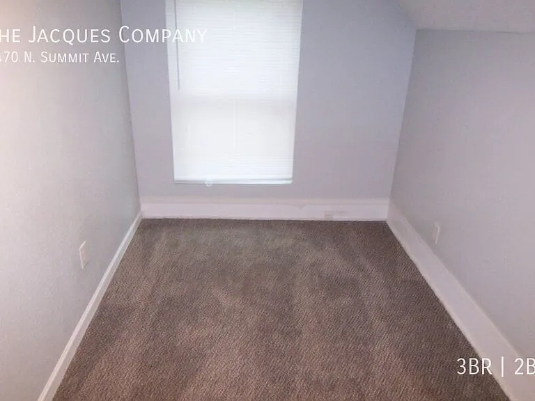 1470 N Summit Ave — Photo 13