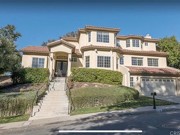 2nd image of 818 Rim Crest Dr
