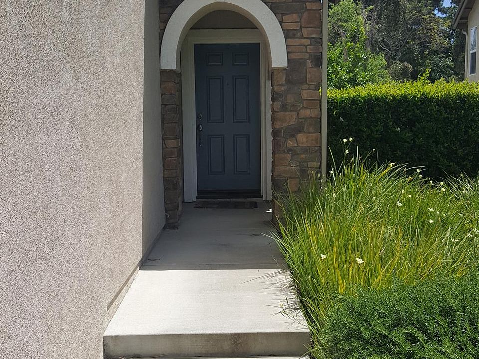 1st image of 1658 Carriage Cir