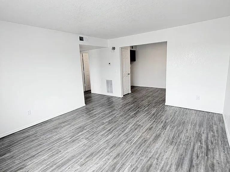 Buffalo Creek Apartment Homes — Photo 18