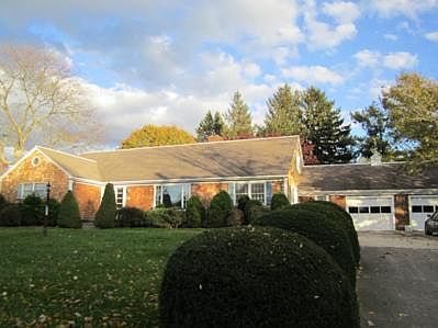 2nd image of 27 Circle Dr