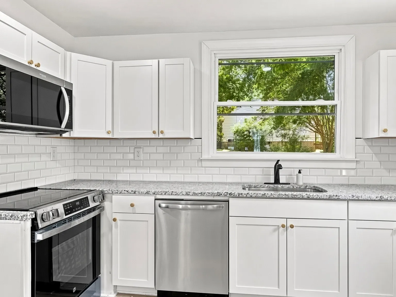 3 bed, 1576 sqft, $1,870 — Photo 2