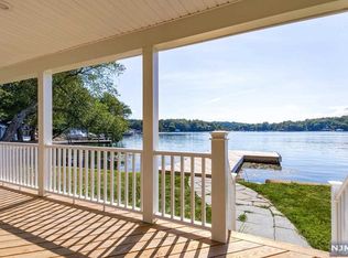 16 Hilltop Rd, Hopatcong Borough, NJ 07843