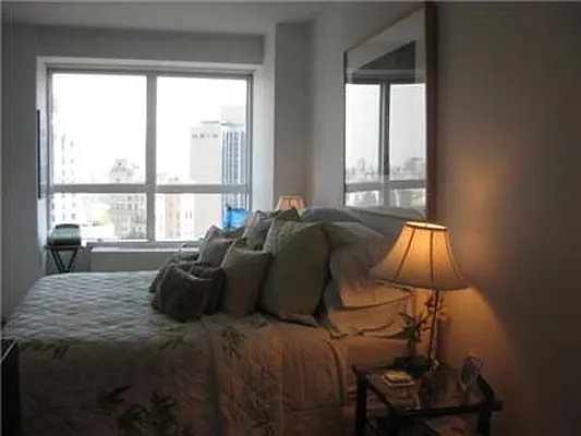 Rented by Macklowe Investment Properties | media 18