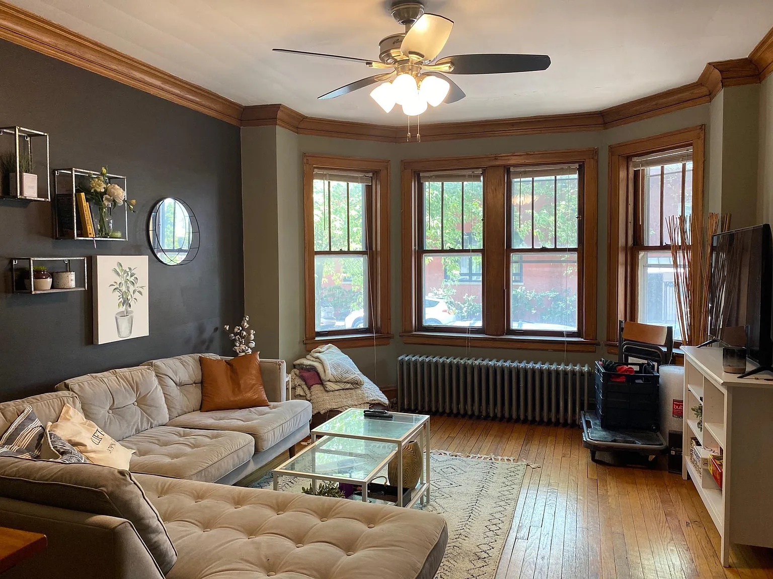 2135 N Leavitt St — Photo 1