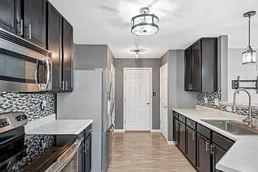 1815 Hyland Green Dr — Photo 12