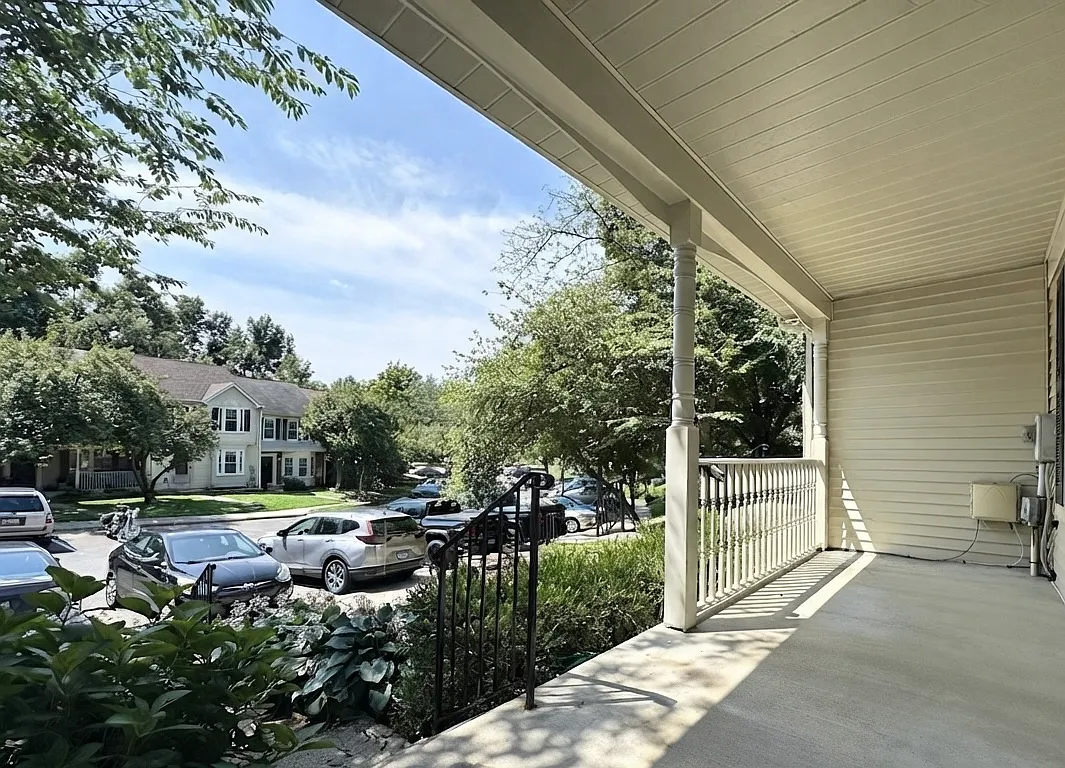 3 bed, 1320 sqft, $2,699 — Photo 3