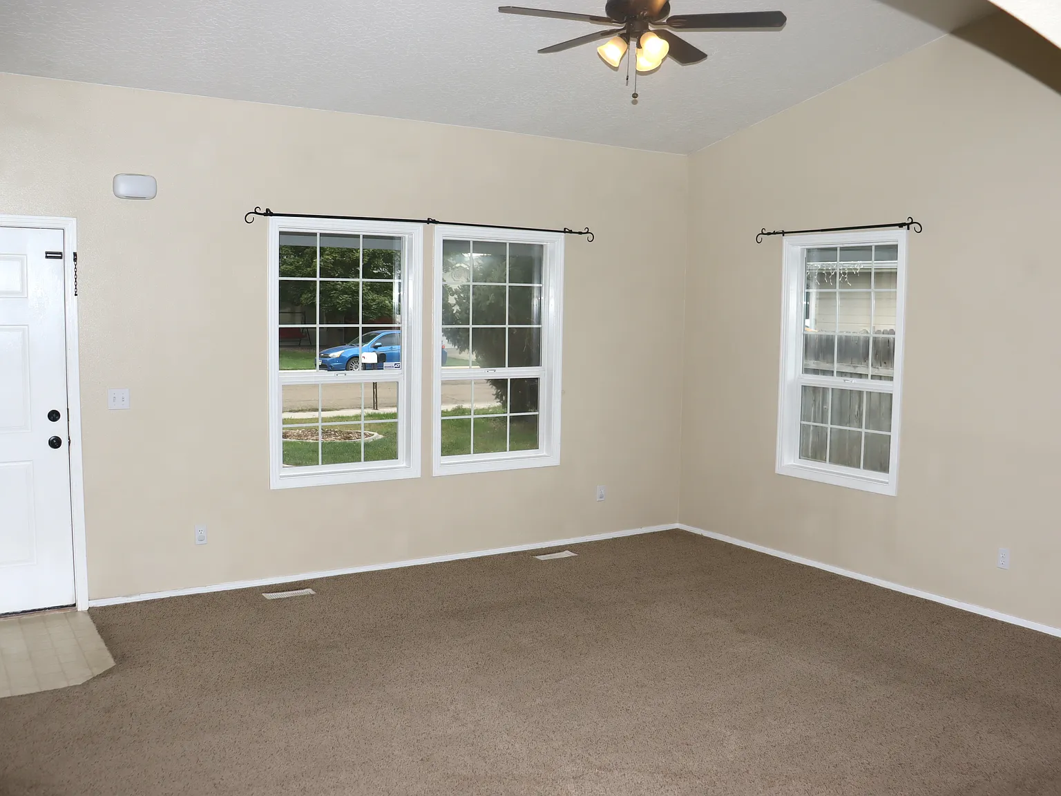 3 bed, 1225 sqft, $1,875 — Photo 2