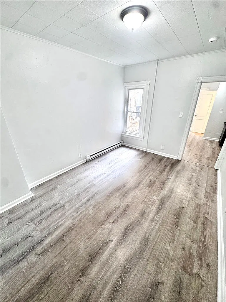 1 bed, 800 sqft, $1,050 — Photo 2