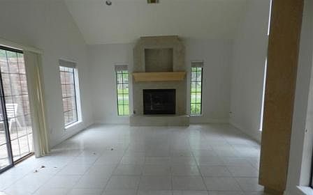5th image of 259 S Amherst Dr