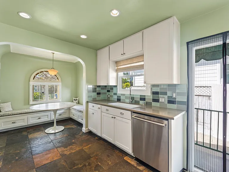 10342 Keswick Ave — Photo 2