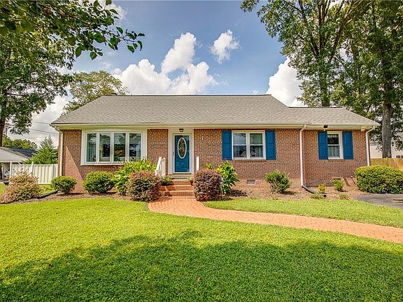 3rd image of 2208 Craven Ln