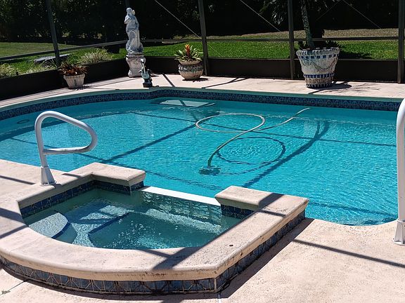 3rd image of 4029 N Waterbridge Cir