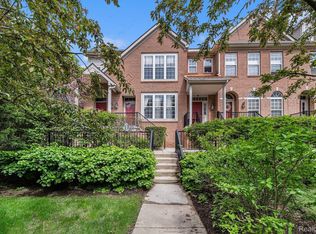 20118 Rodeo Ct, Southfield, MI 48075