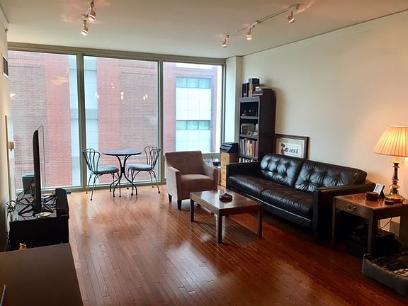 5th image of 1570 Elmwood Ave Unit 609