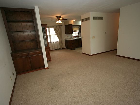 5th image of 704 Hampton Dr