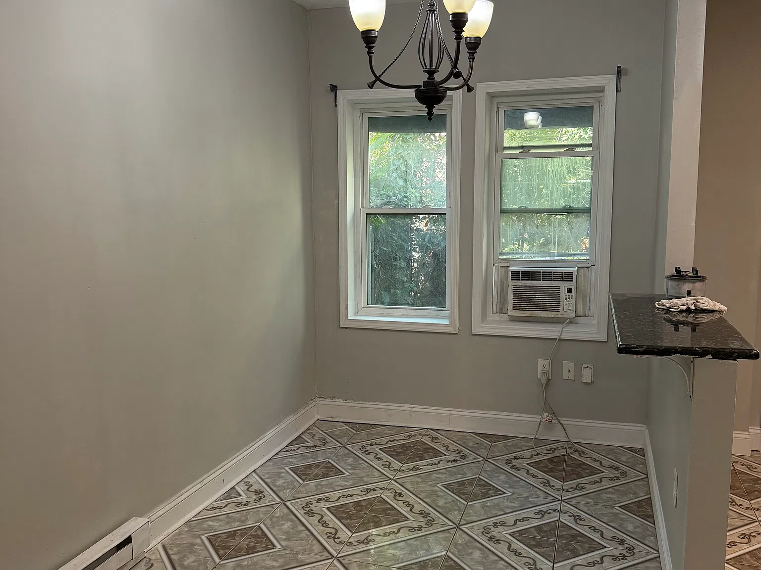 3 bed, 1024 sqft, $1,600 — Photo 2
