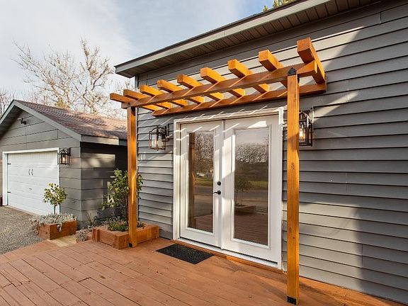 5th image of 307 S Metonga Ave #S