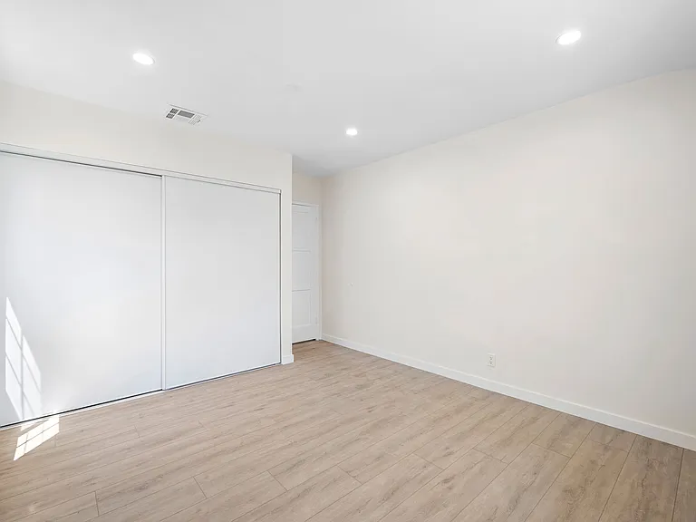 6607 Riverton Ave — Photo 21