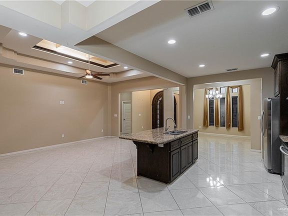 5th image of 2606 La Estrella Dr