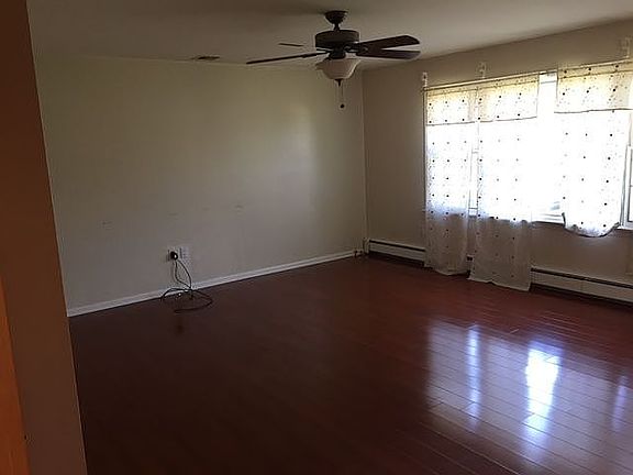 2nd image of 111 Oakwood Pl