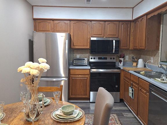 5th image of 8016 Stablegate Way
