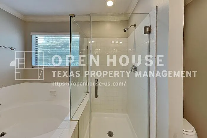 3918 Forest Village Dr — Photo 15