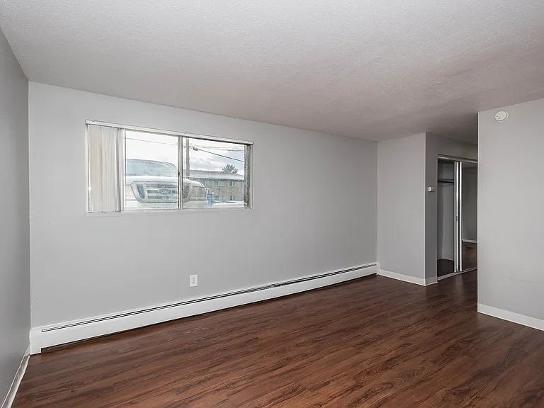 Greenway Apartments — Photo 15
