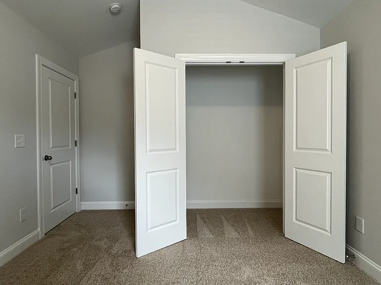 112 Wicklow Ct — Photo 37