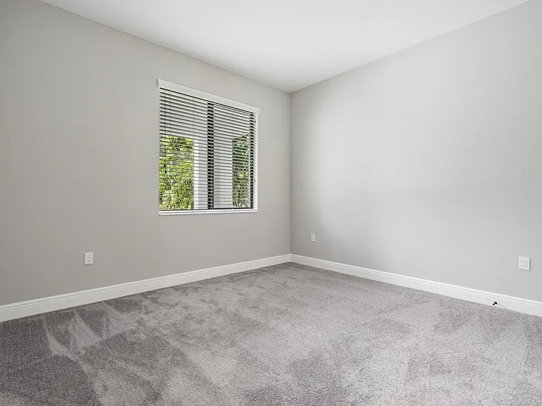 3912 S Church Ave — Photo 24