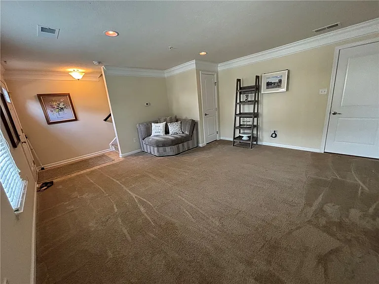 607 Shelley Ln — Photo 4