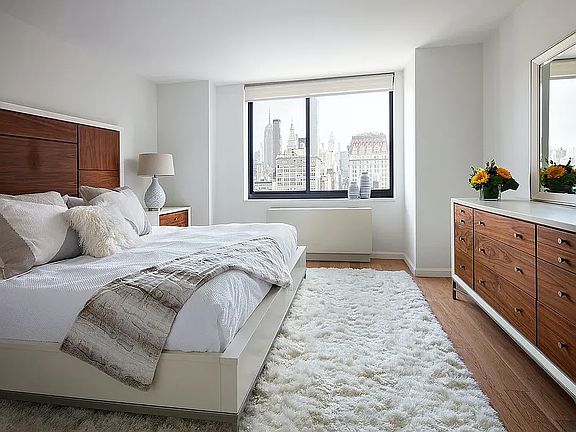 2nd image of 1 Union Sq S APT 21
