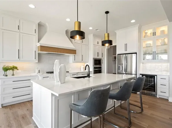 8001 Millridge St, Shawnee, KS 66220