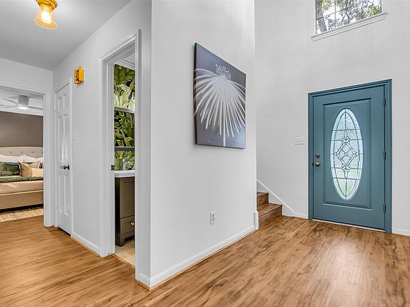 2nd image of 1910 Wildwood Ln