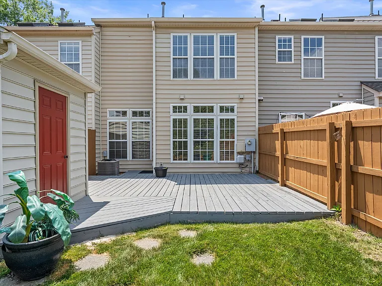 7813 Villa Pl — Photo 34