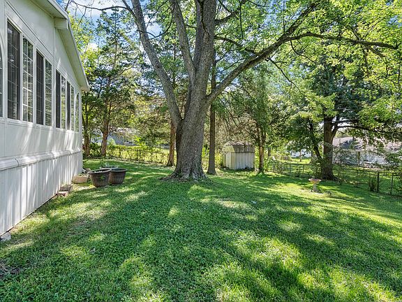 4th image of 1132 Burgundy Ln