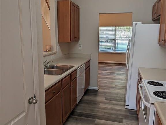 4th image of 155 Oakmont Dr